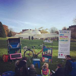 Amigos de papel en la Biciteca de Glasgow